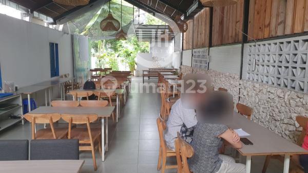 Bangunan untuk usaha di jalan Gondang Raya 1