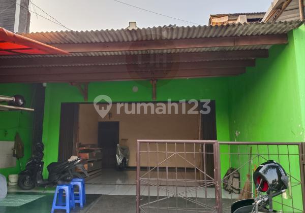 House Suitable for Business in Kedungmundu 2