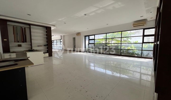 Bangunan usaha di jalan Pemuda Bangunan usaha di jalan Pemuda