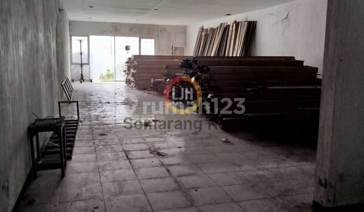 Ready-to-use shop house in Dr. Cipto. Ready-to-use shop house in Dr. Cipto.