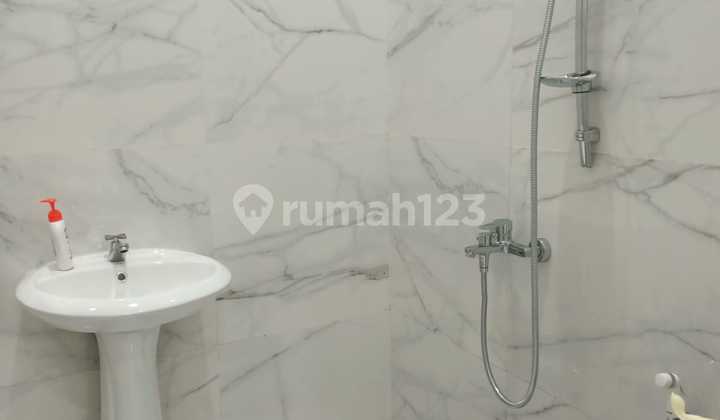 Rumah siap huni di Graha Padma 2