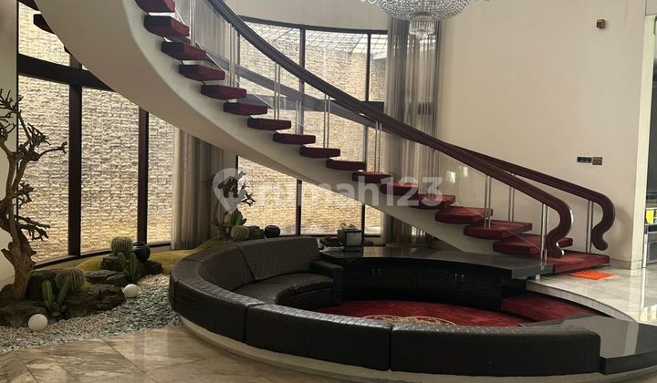 House suitable for office on Ahmad Yani Street. House suitable for office on Ahmad Yani Street.