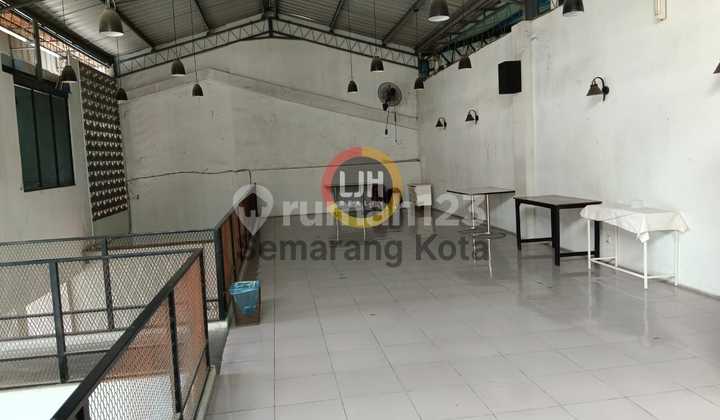 Bangunan usaha di jalan Cendrawasih 1