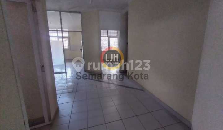 Business building on Pandanaran Street. Business building on Pandanaran Street.