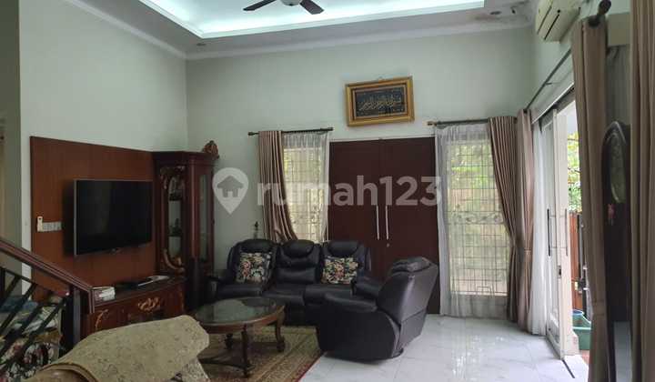 Corner House With Attractive Swimming Pool Design, Strategic Location 2