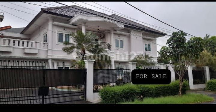 Rumah 2 Lantai Strategis Semi Furnish Design Istimewa Rumah 2 Lantai Strategis Semi Furnish Design Istimewa