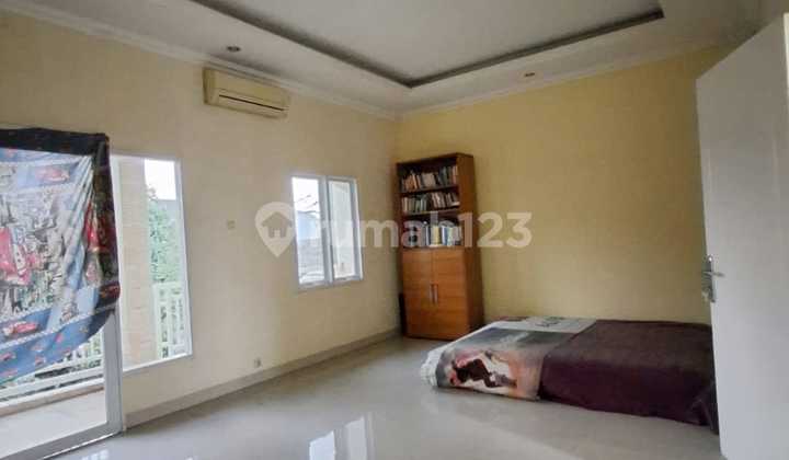 Two-Story House Attractive Design Strategic Location Ready for Negotiation 2