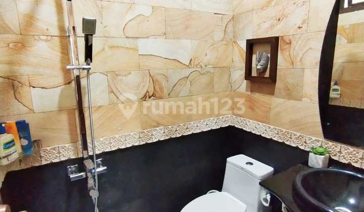 Semi-Furnished Stand-Alone Hook House, Ready to Negotiate. 2