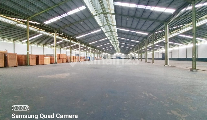 Gudang Luas Strategis Masuk Kontainer Siap Nego