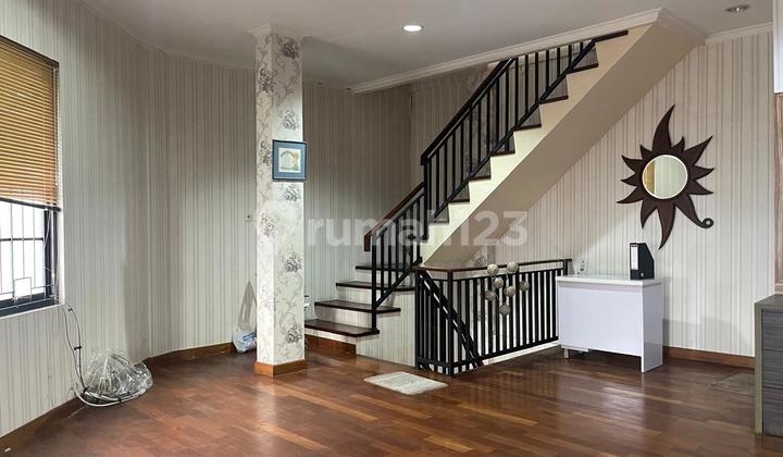 Ready-to-Use Shophouse in a Strategic Location, Negotiable 2