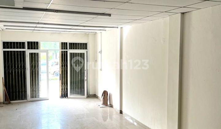 Ruko 3 Lantai Pinggir Jalan Ramai Strategis