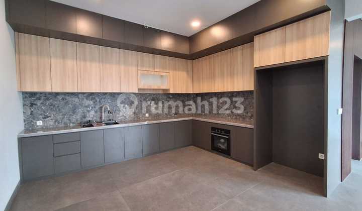 Rumah Baru 3 Lantai Hoek Design Menarik Strategis