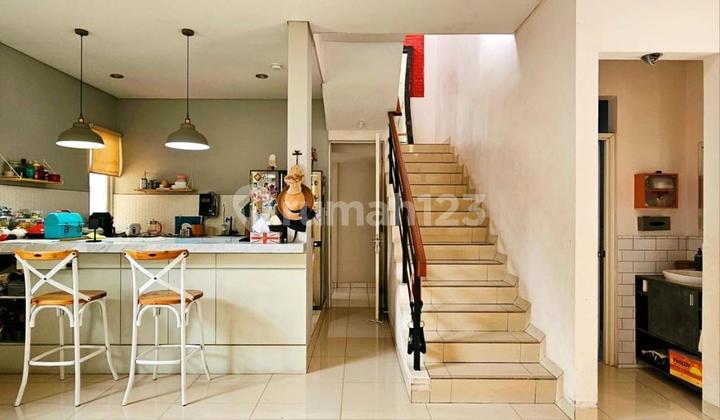 Rumah Cantik 2 Lantai Strategis Dekat Stasiun Rumah Cantik 2 Lantai Strategis Dekat Stasiun