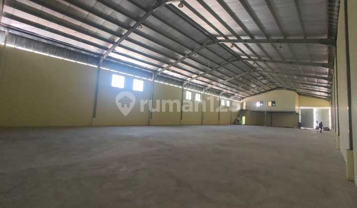 Ready-to-Use Warehouse with Office Space Above, Strategic Location