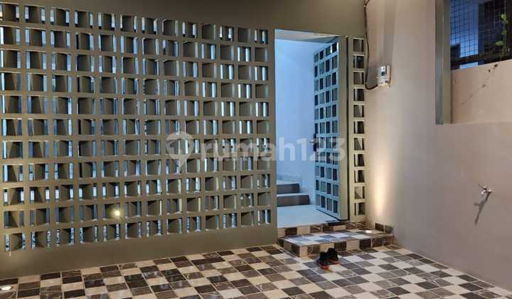 Rumah Baru Renovasi 2 Lantai Strategis Bisa Untuk Usaha