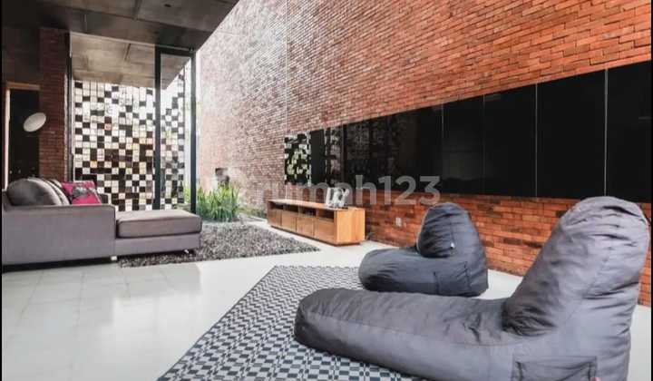 Attractive Design House with Strategic Swimming Pool Ready for Negotiation 2