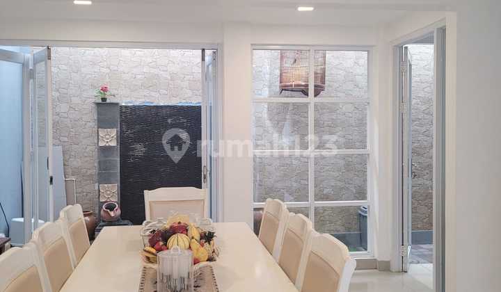 Strategic 3-Story Independent Building House Ready for Negotiation. Strategic 3-Story Independent Building House Ready for Negotiation.