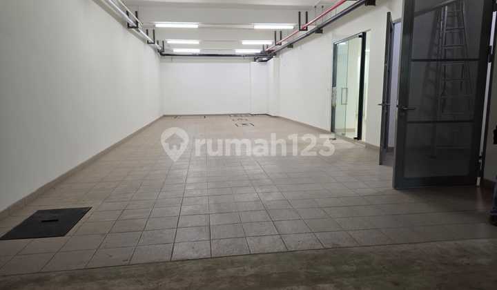 4-Storey Office Building in the Heart of the City, Strategic Location 2