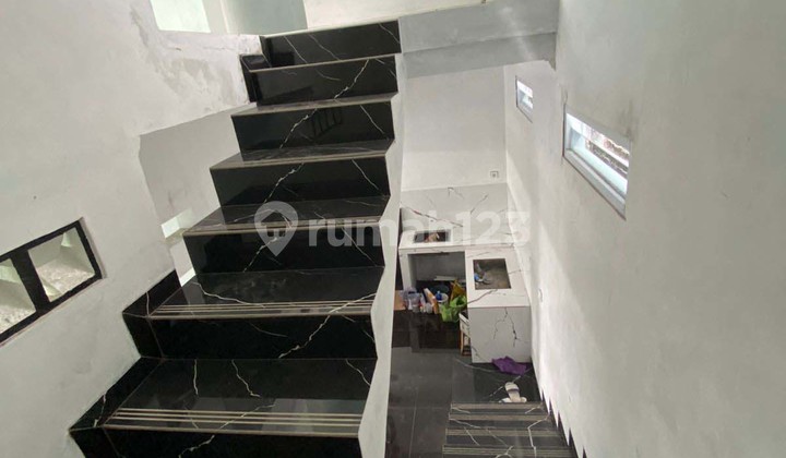 Tersedia Rumah 2lantai Spek Bata Merah. 08 2
