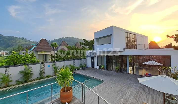 Dijual Rumah konsep resort di Ungaran Semarang Fasilitas Clubhouse dekat exit tol 1