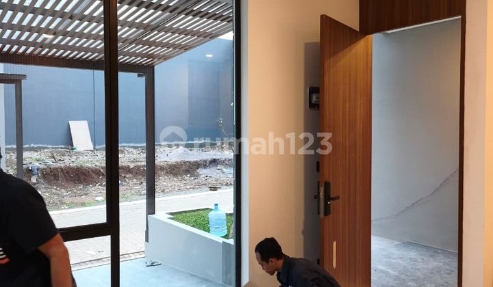 Attractive Design House Fully Furnished in Setraduta Residence. 2