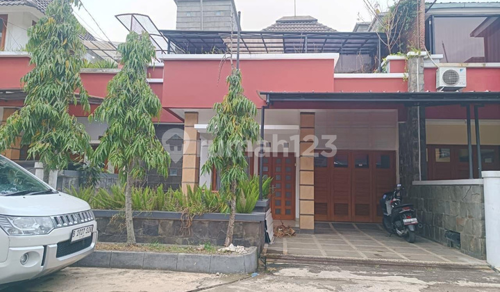 Rumah Lokasi Strategis di Dago (Dago Tea House), Bandung.