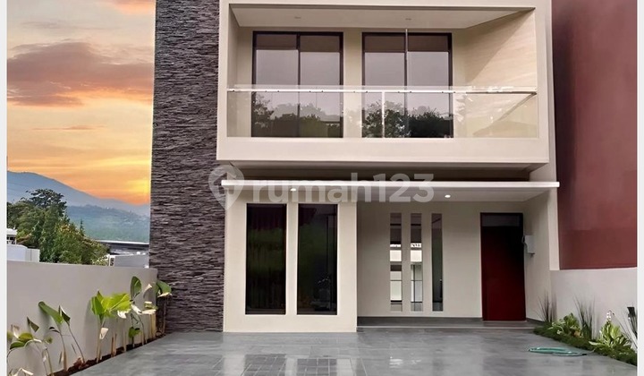 New House Attractive Design in Green Hill Citra Green Dago Complex.