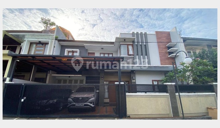 Fully Furnished House, Modern Strategic Location on Suryalaya Street, Buah Batu.