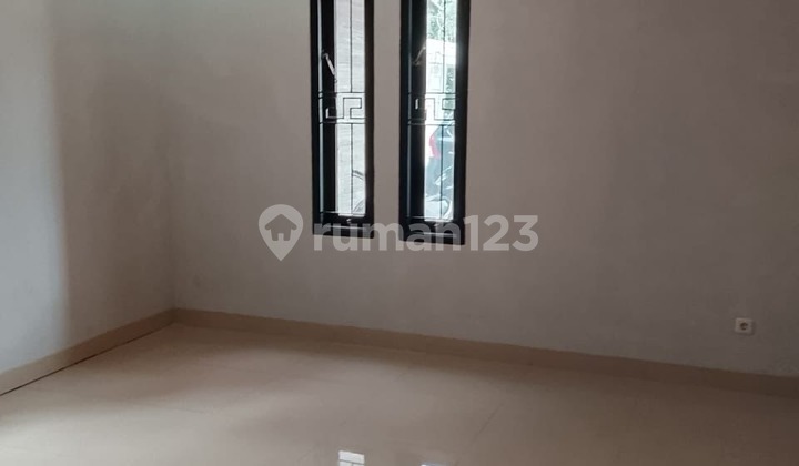 Modern Minimalist House Located in Bumi Panyileukan Regency