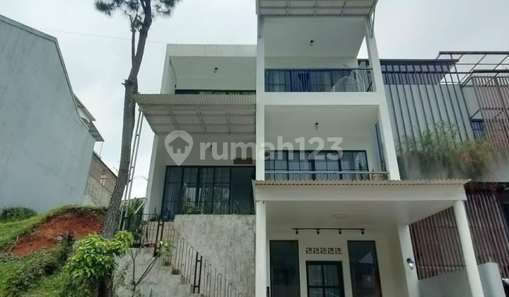 Rumah Villa Cocok untuk Rumah Tinggal atau Sewa Harian. Rumah Villa Cocok untuk Rumah Tinggal atau Sewa Harian.
