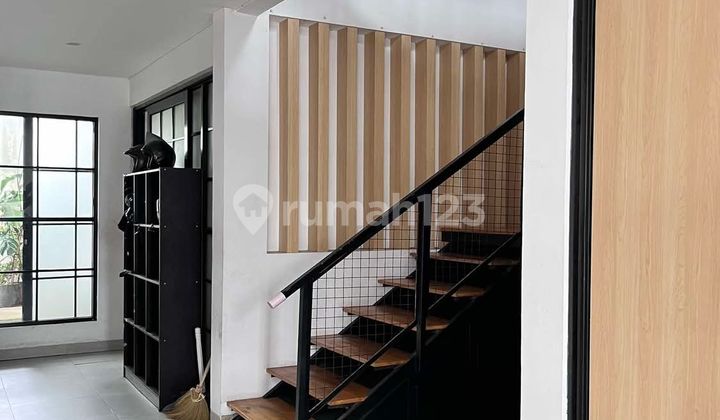 Rumah Desain Menarik di Komplek Bumi Sanggar Mebeul, Cileunyi. 2