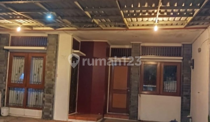 Rumah Siap Huni Berlokasi Strategis di Komplek Cikutra. Rumah Siap Huni Berlokasi Strategis di Komplek Cikutra.