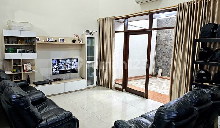 The House is Strategically Located in the Wing of Holis Indah Park, Bandung. 2