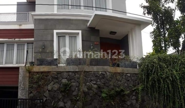 Rumah Plus Kolam Renang Berlokasi Strategis di Komplek Guruminda. Rumah Plus Kolam Renang Berlokasi Strategis di Komplek Guruminda.