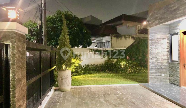 Rumah Asrti Dengan Halaman Belakang Luas Di Graha Raya Bintaro 2