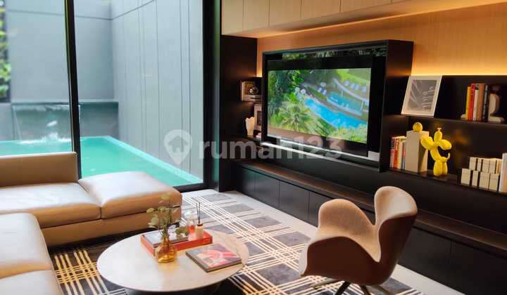 Super Premium ! Ada Kolam Renang Pribadi , Rumah di Lippo Village Karawaci