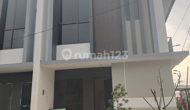 Selangkah Siloam Hospital Karawaci Dilengkapi Kolam Renang , Rumah Siap Huni Selangkah Siloam Hospital Karawaci Dilengkapi Kolam Renang , Rumah Siap Huni