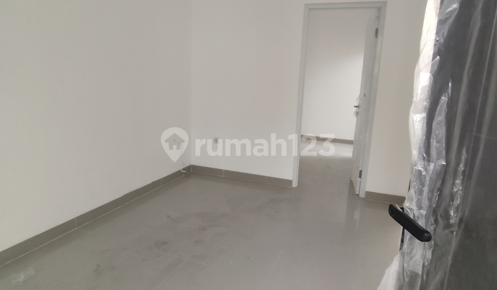 Selangkah Siloam Hospital Karawaci Dilengkapi Kolam Renang , Rumah Siap Huni