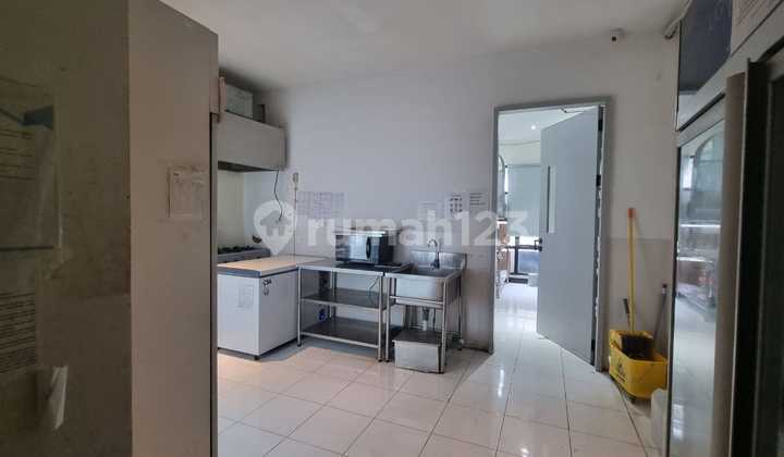 Ruko Hadap Jalan Utama Di Boulevard Gading Serpong