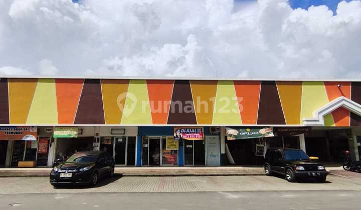 Kios Strategis Langsung Depan Lapangan Tenda