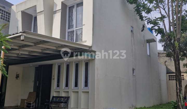 Corner House in the Oleaster Cluster, Gading Serpong