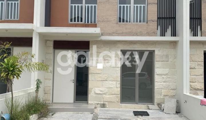 Minimalist 2-Story House in Greendland Gresik