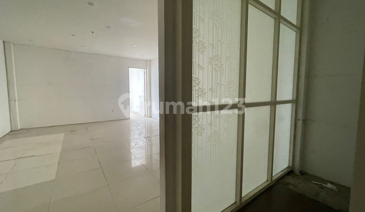 3-Storey Shop House Dian Istana West Surabaya 2