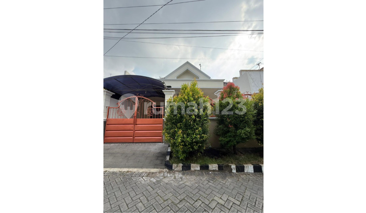 Rumah Darmo Permai Selatan Hadap Timur Laut