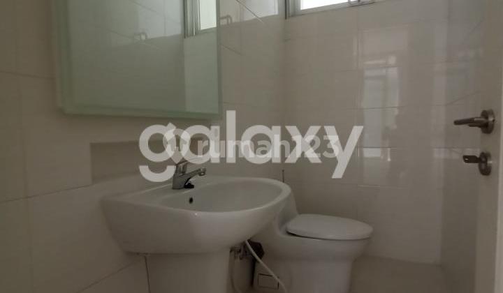 Modern Minimalist House Pakuwon City Mossel Bay 2 floors Facing South Modern Minimalist House Pakuwon City Mossel Bay 2 floors Facing South