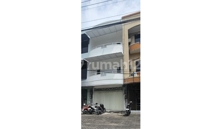 Shop House on Klampis Main Road, 3 Floors Facing East Shop House on Klampis Main Road, 3 Floors Facing East