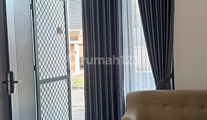 Rumah Hook, Luas Tanah 180 M2 Tepi Jalan Nasional 