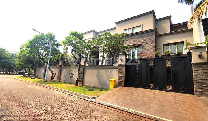 Disewakan Villa Mewah 3 Lantai Pusat Kota Jakarta Mewah Siap Pakai