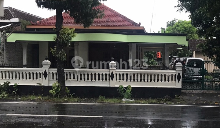 Rumah Di Jalan Utama Delanggu