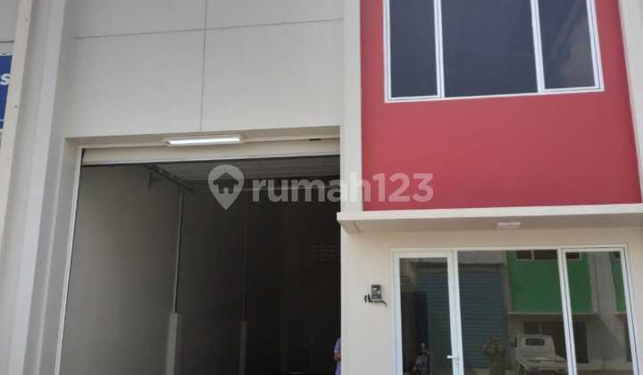 Gudang Baru Kawasan 3 Bisnis Center Karawang Dekat 2 Jalan Raya Utama Strategis
